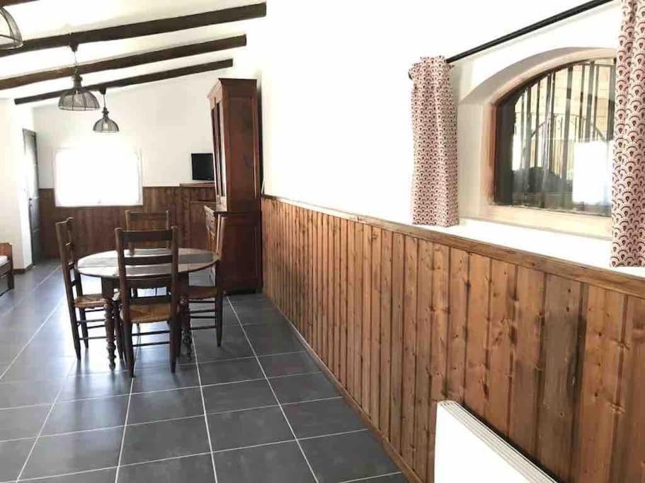 Logement Insolite Au Coeur D'Une Ecurie Arlés Exterior foto
