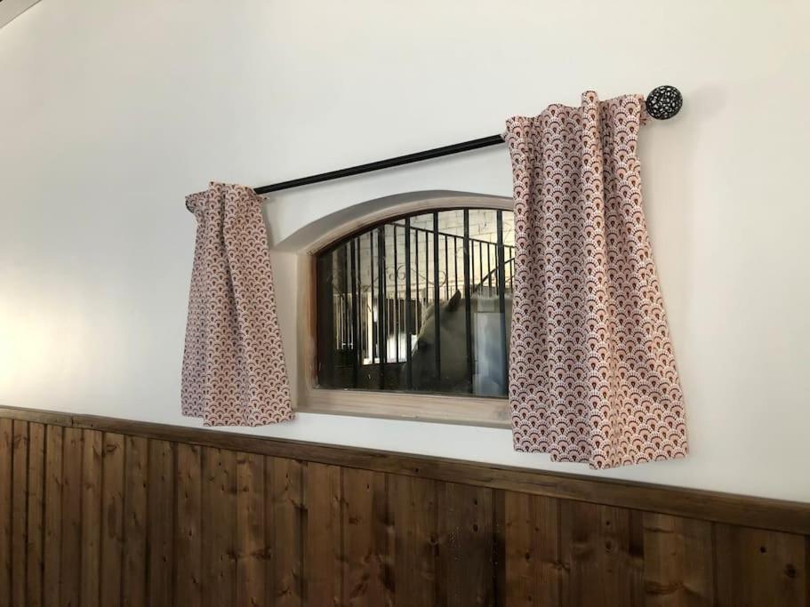 Logement Insolite Au Coeur D'Une Ecurie Arlés Exterior foto